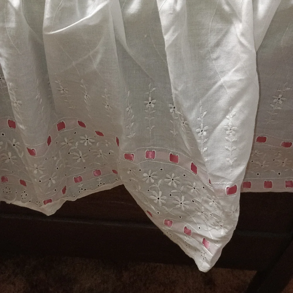 White Full Size Dust Ruffle Bed Skirt Eyelet Pattern & Pink Ribbon Accents - Picture 5 of 9
